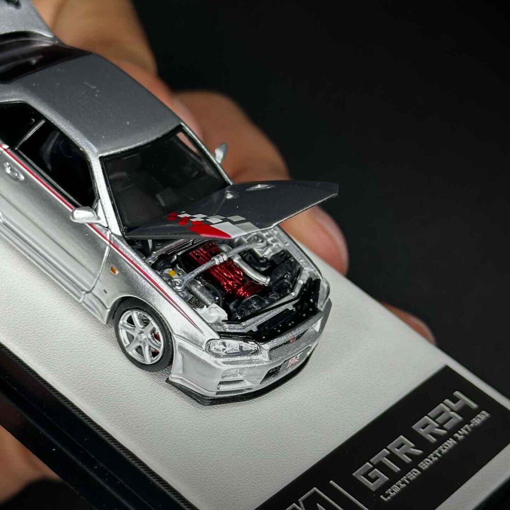 Cool Art 1:64 Nissan Skyline GT-R R34 diecast model in metallic silver