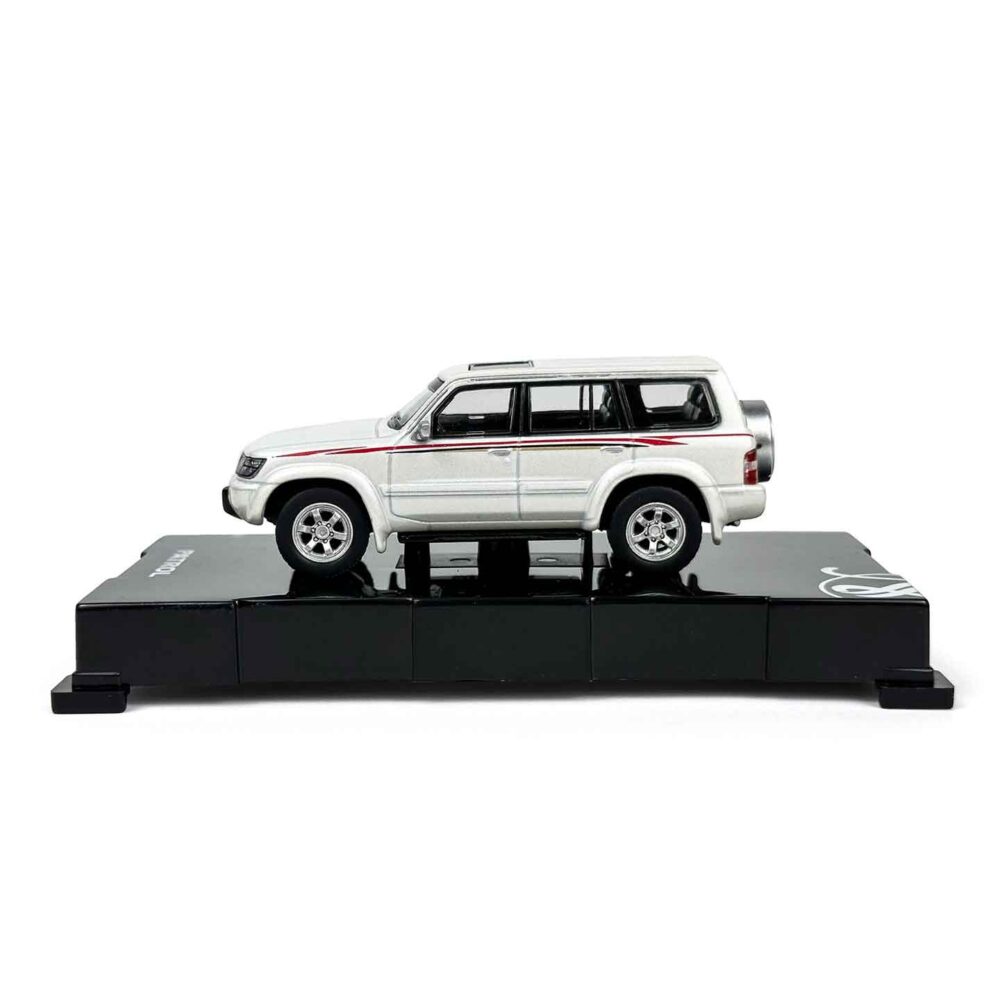1:64 Paudi Nissan Patrol Y61 1998 white diecast SUV model rear angle