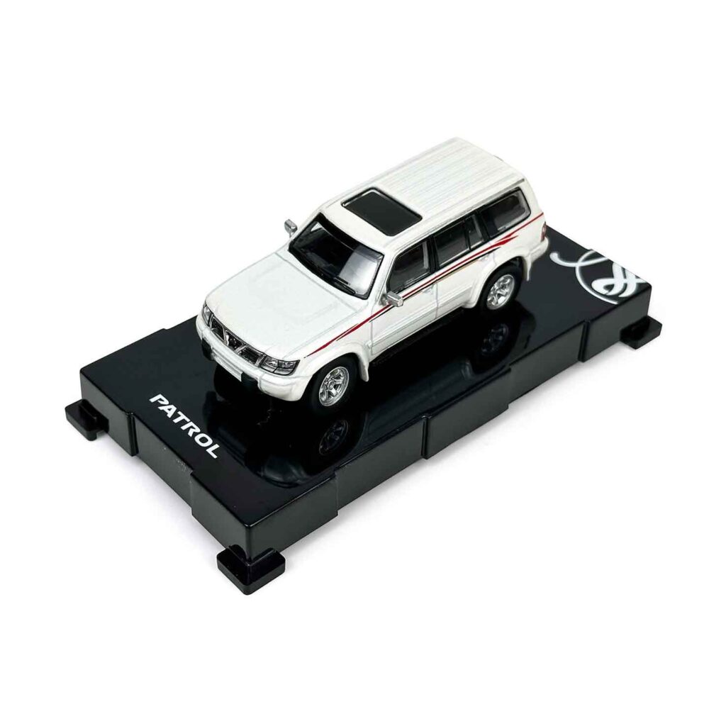 1:64 Paudi Nissan Patrol Y61 1998 white diecast SUV model rear angle