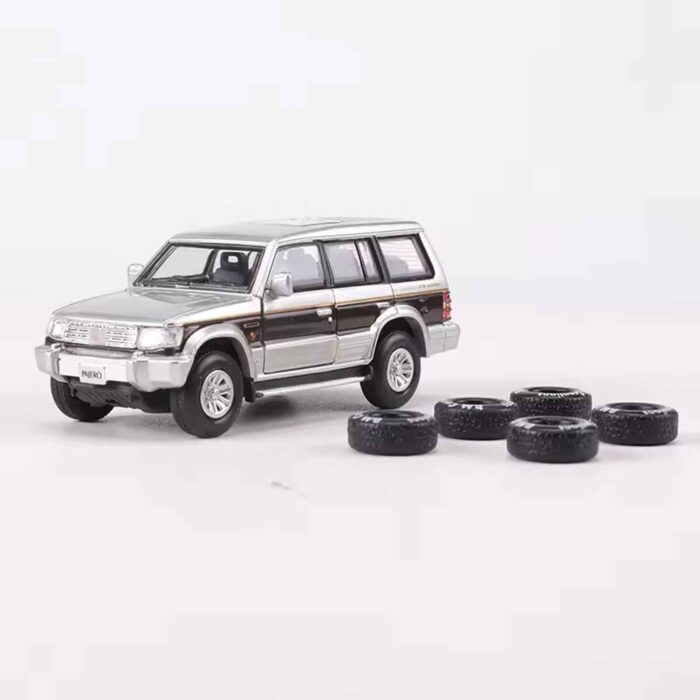 BM 1:64 Pajero Super Exceed alloy diecast SUV model car with detailed finish