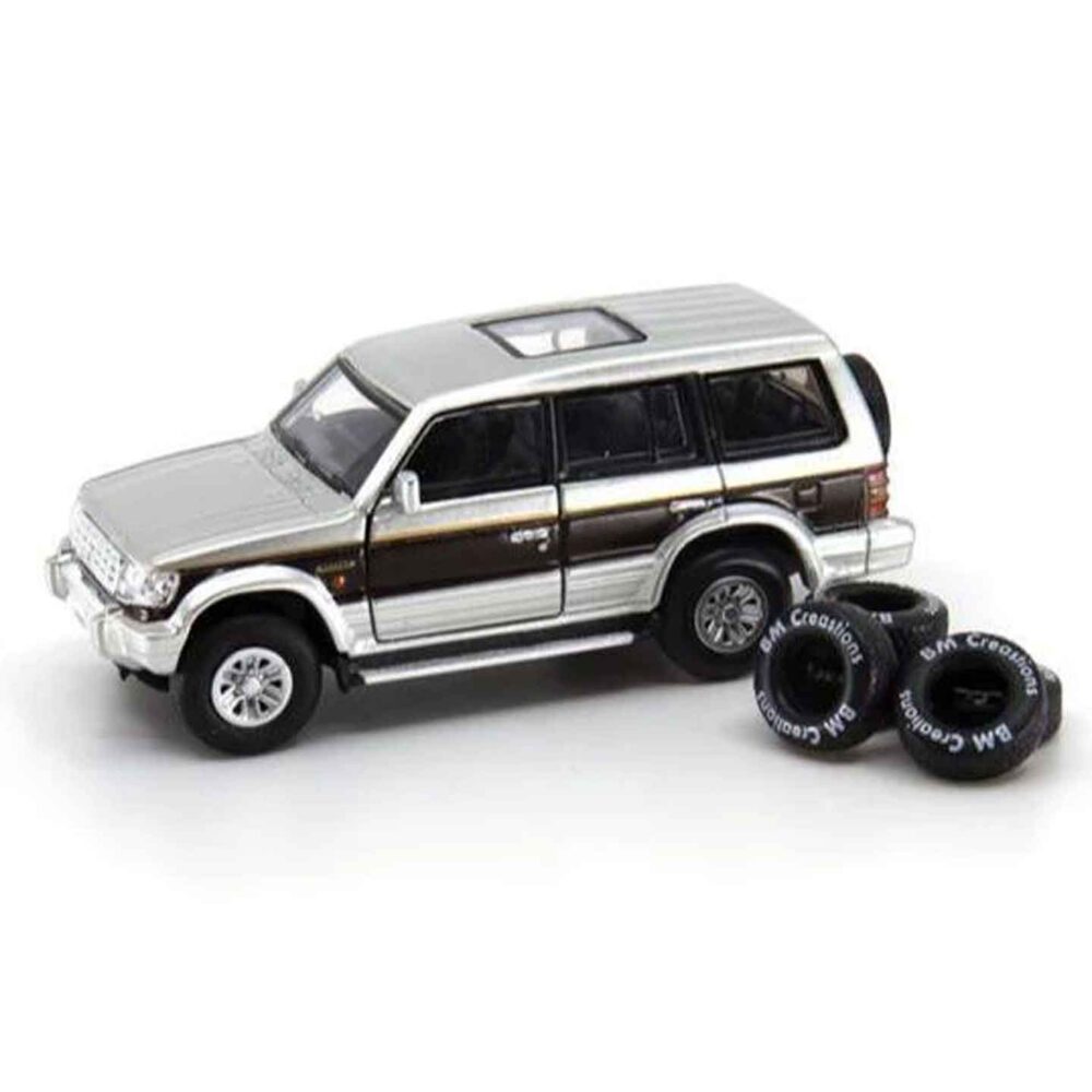 BM 1:64 Pajero Super Exceed alloy diecast SUV model car with detailed finish