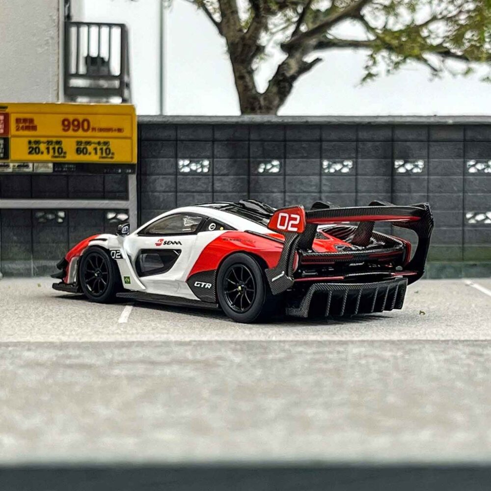 CM Model 1:64 McLaren Senna GTR White Red Diecast Car