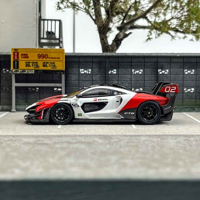 CM Model 1:64 McLaren Senna GTR White Red Diecast Car