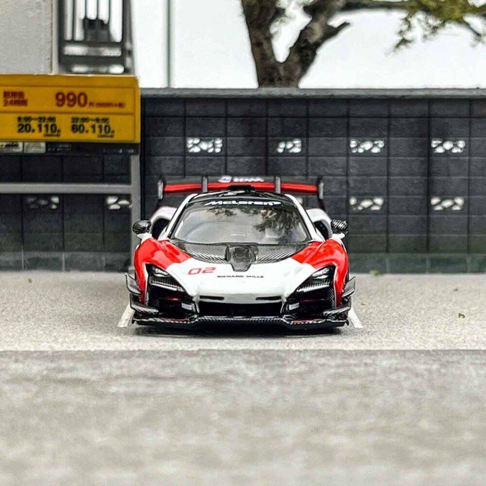 CM Model 1:64 McLaren Senna GTR White Red Diecast Car