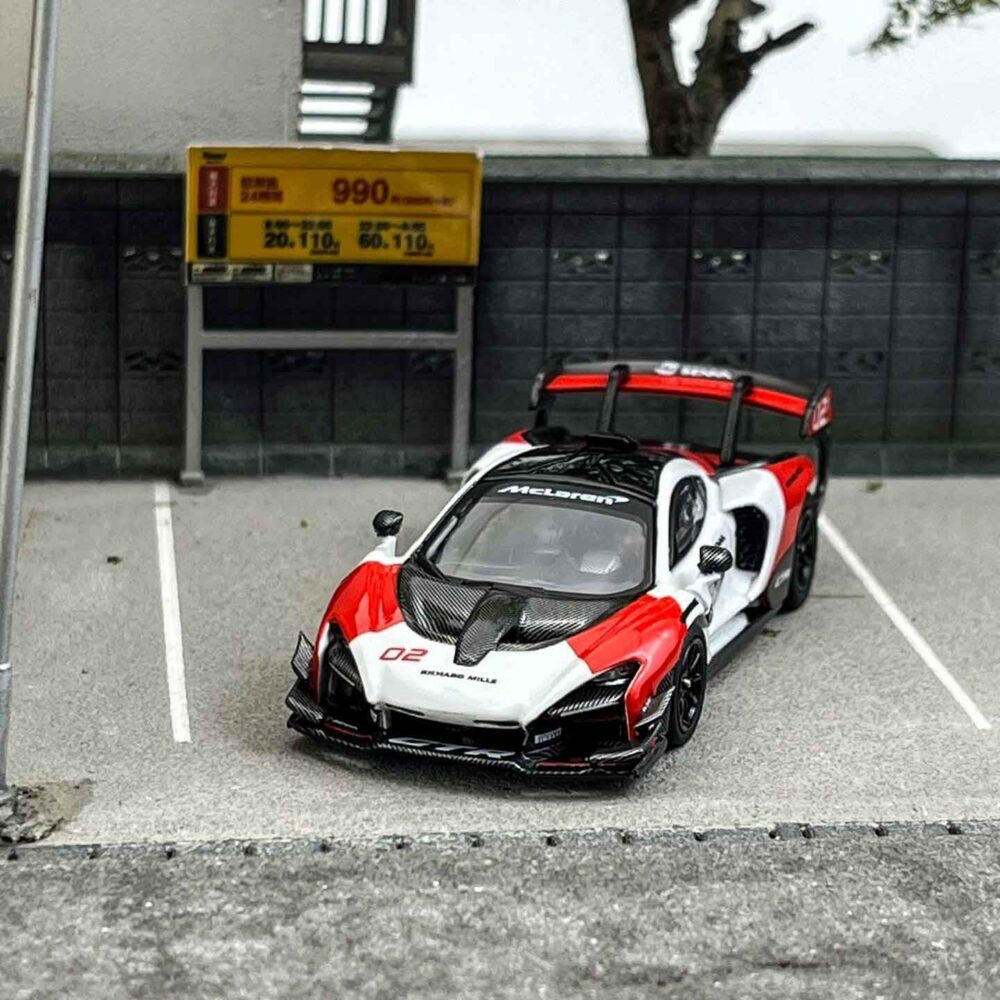 CM Model 1:64 McLaren Senna GTR White Red Diecast Car