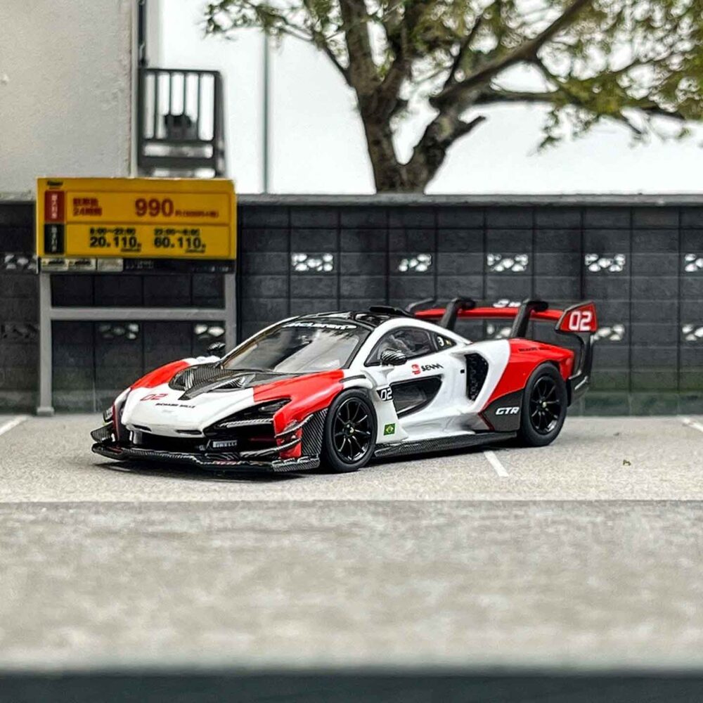 CM Model 1:64 McLaren Senna GTR White Red Diecast Car