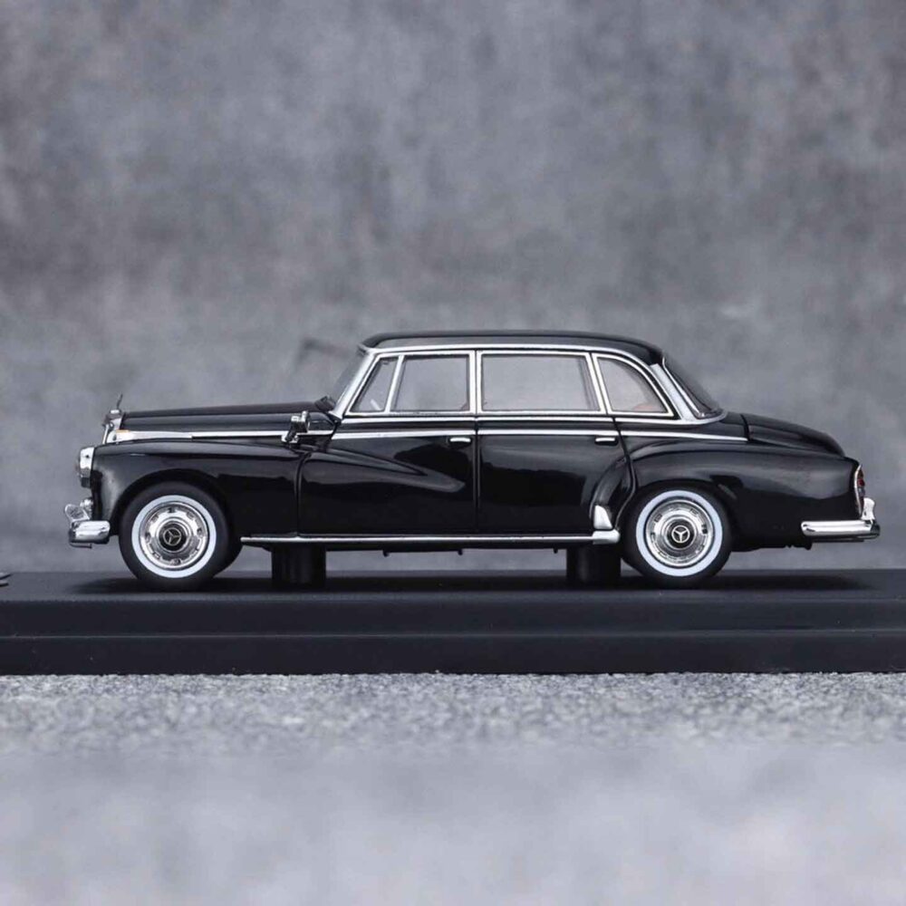 GFCC 1:64 Mercedes-Benz 300D classic diecast luxury sedan model
