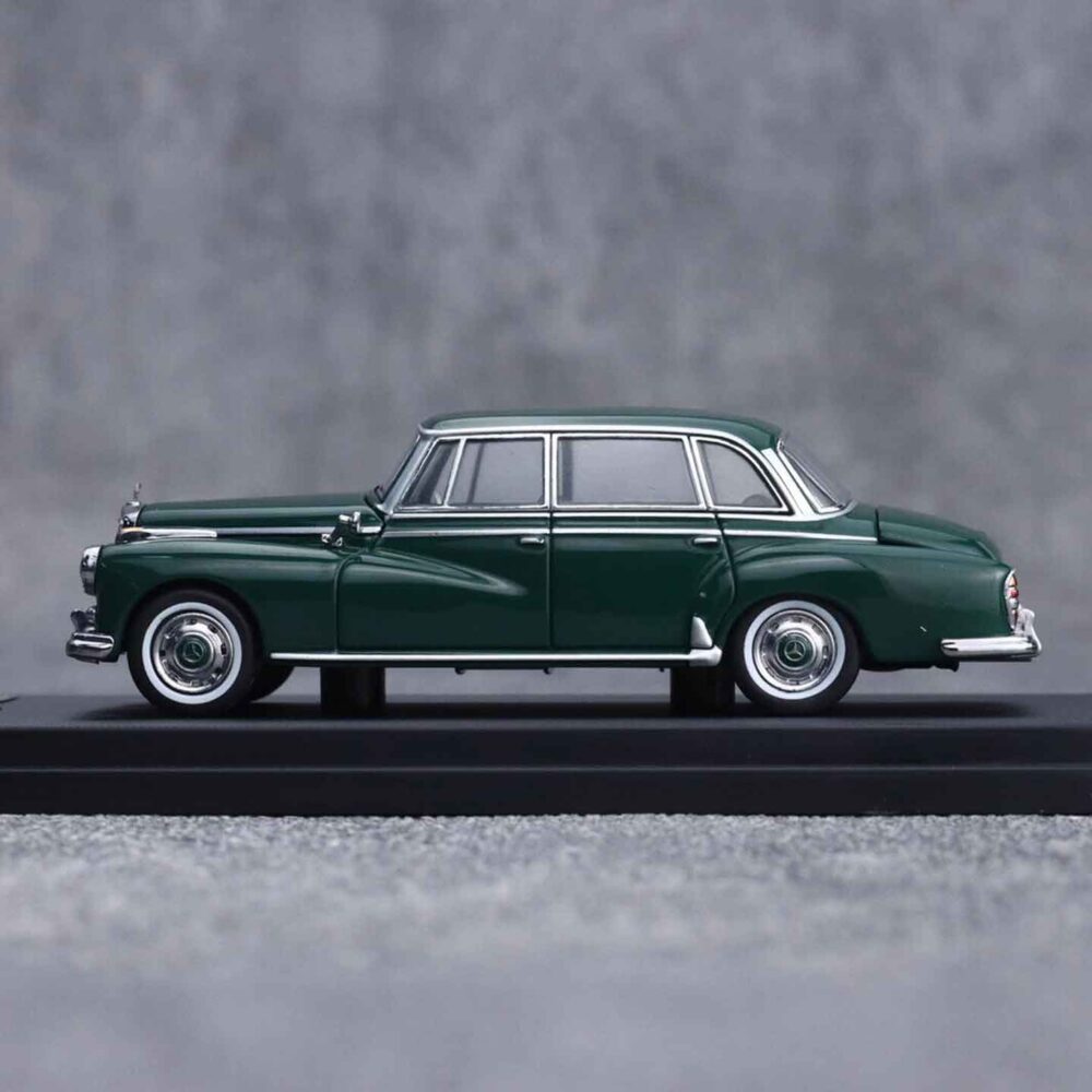 GFCC 1:64 Mercedes-Benz 300D classic diecast luxury sedan model