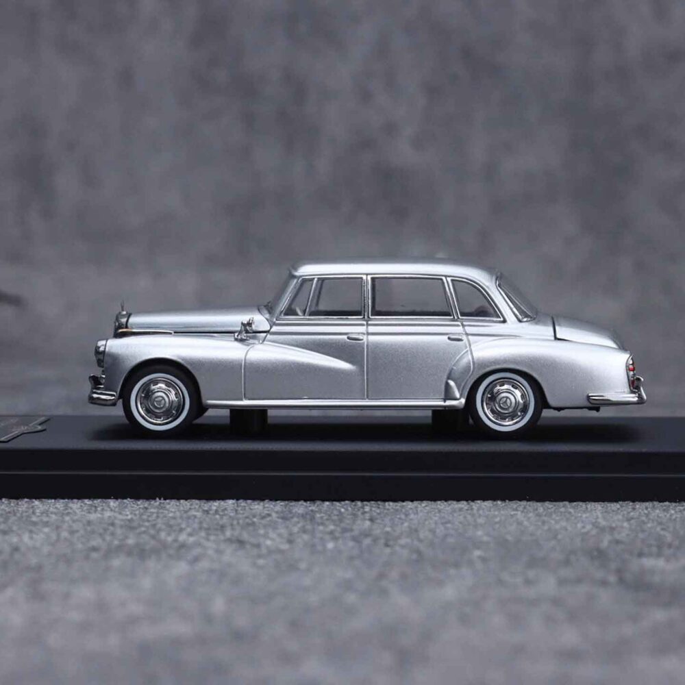 GFCC 1:64 Mercedes-Benz 300D classic diecast luxury sedan model