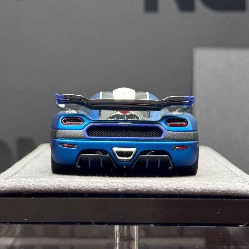 GRYNING 1:64 Koenigsegg Agera RS resin hypercar model with carbon finish and display base