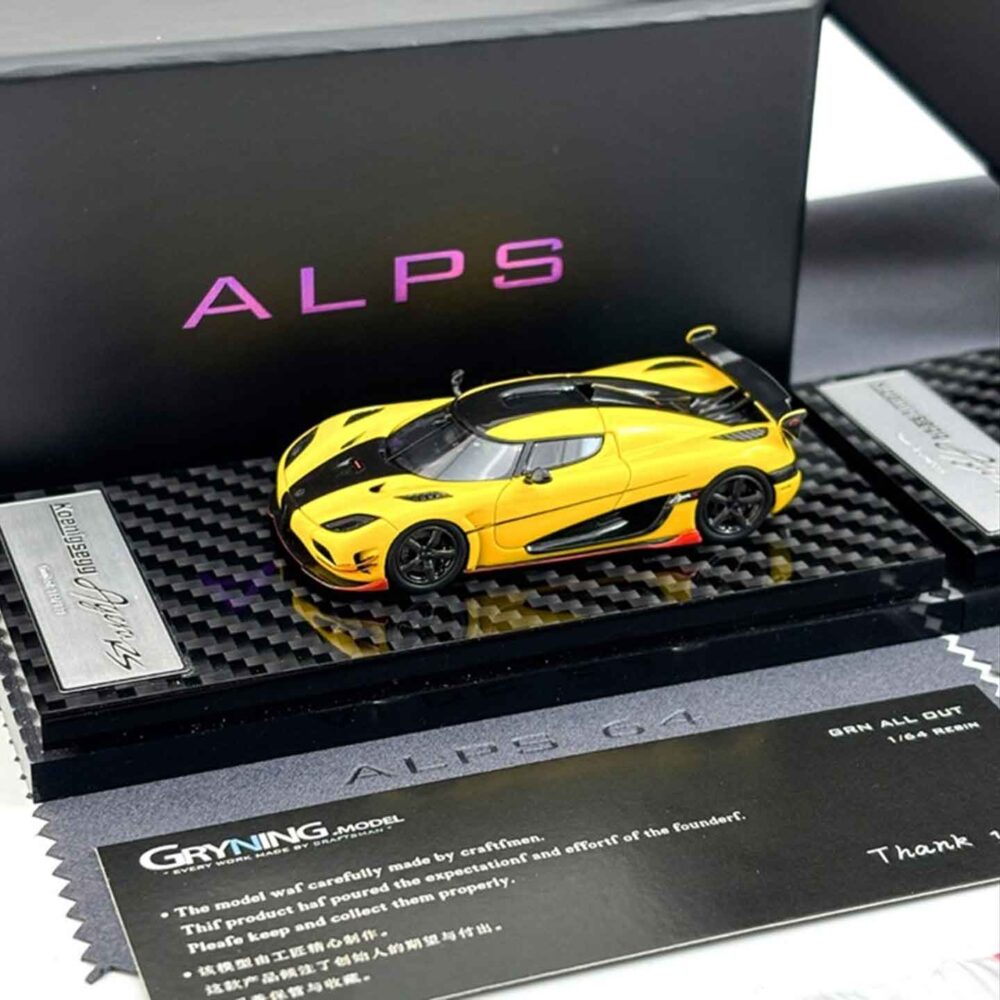 GRYNING 1:64 Koenigsegg Agera RS resin hypercar model with carbon finish and display base