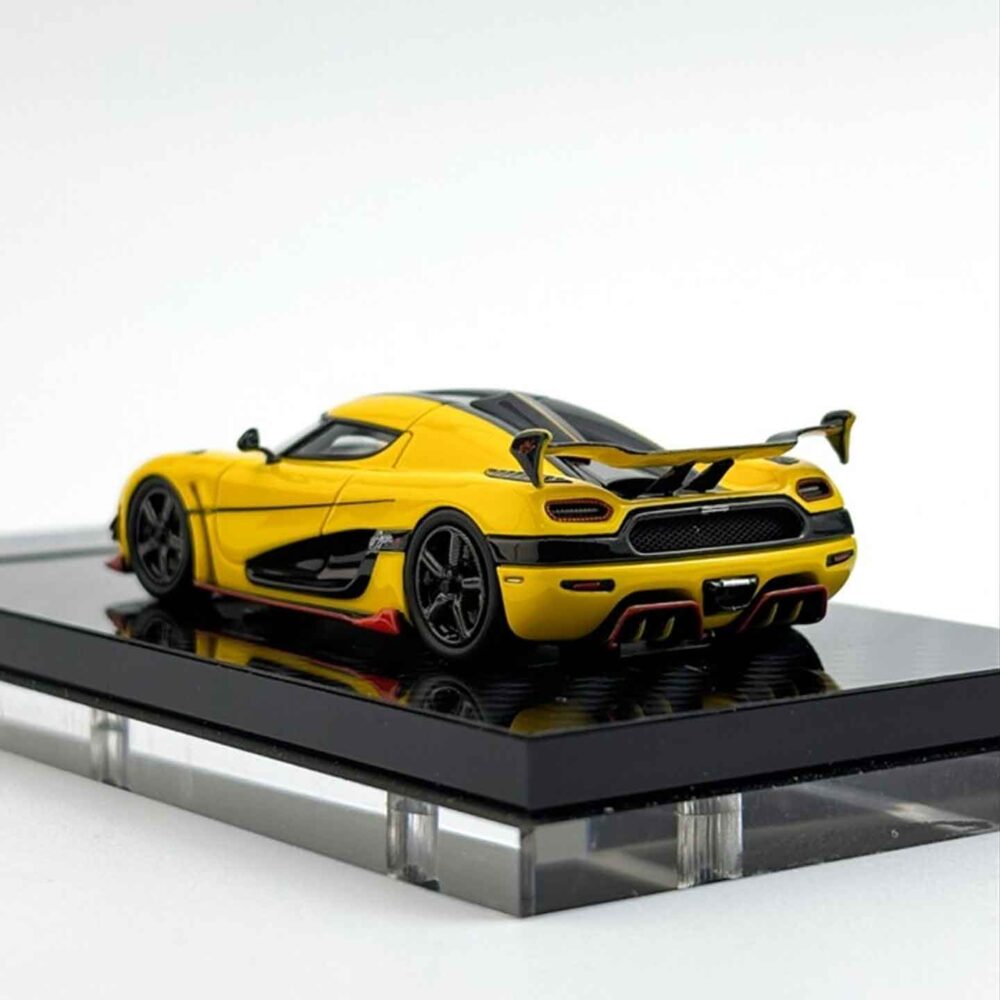 GRYNING 1:64 Koenigsegg Agera RS resin hypercar model with carbon finish and display base