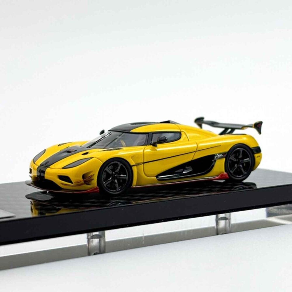 GRYNING 1:64 Koenigsegg Agera RS resin hypercar model with carbon finish and display base