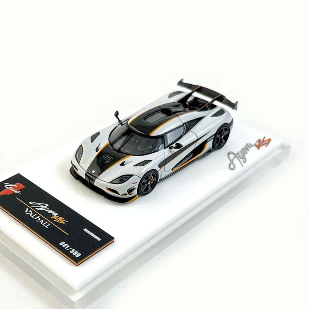 GUOJI 1:64 Koenigsegg Agera RS white resin hypercar model with detailed design
