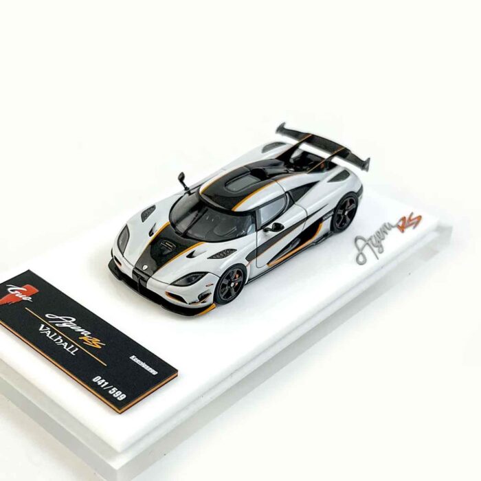 GUOJI 1:64 Koenigsegg Agera RS white resin hypercar model with detailed design