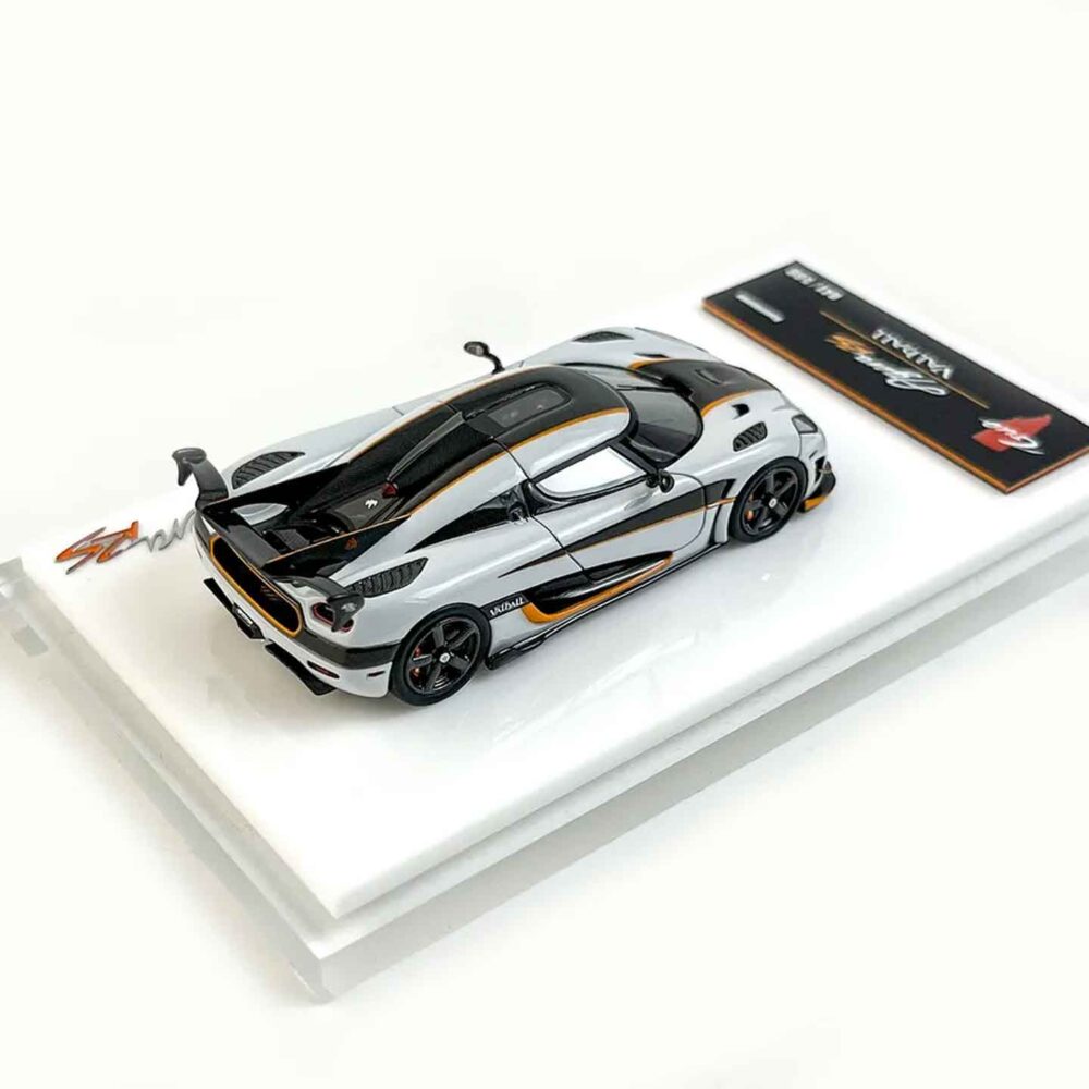 GUOJI 1:64 Koenigsegg Agera RS white resin hypercar model with detailed design