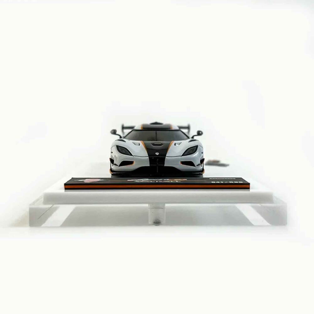GUOJI 1:64 Koenigsegg Agera RS white resin hypercar model with detailed design