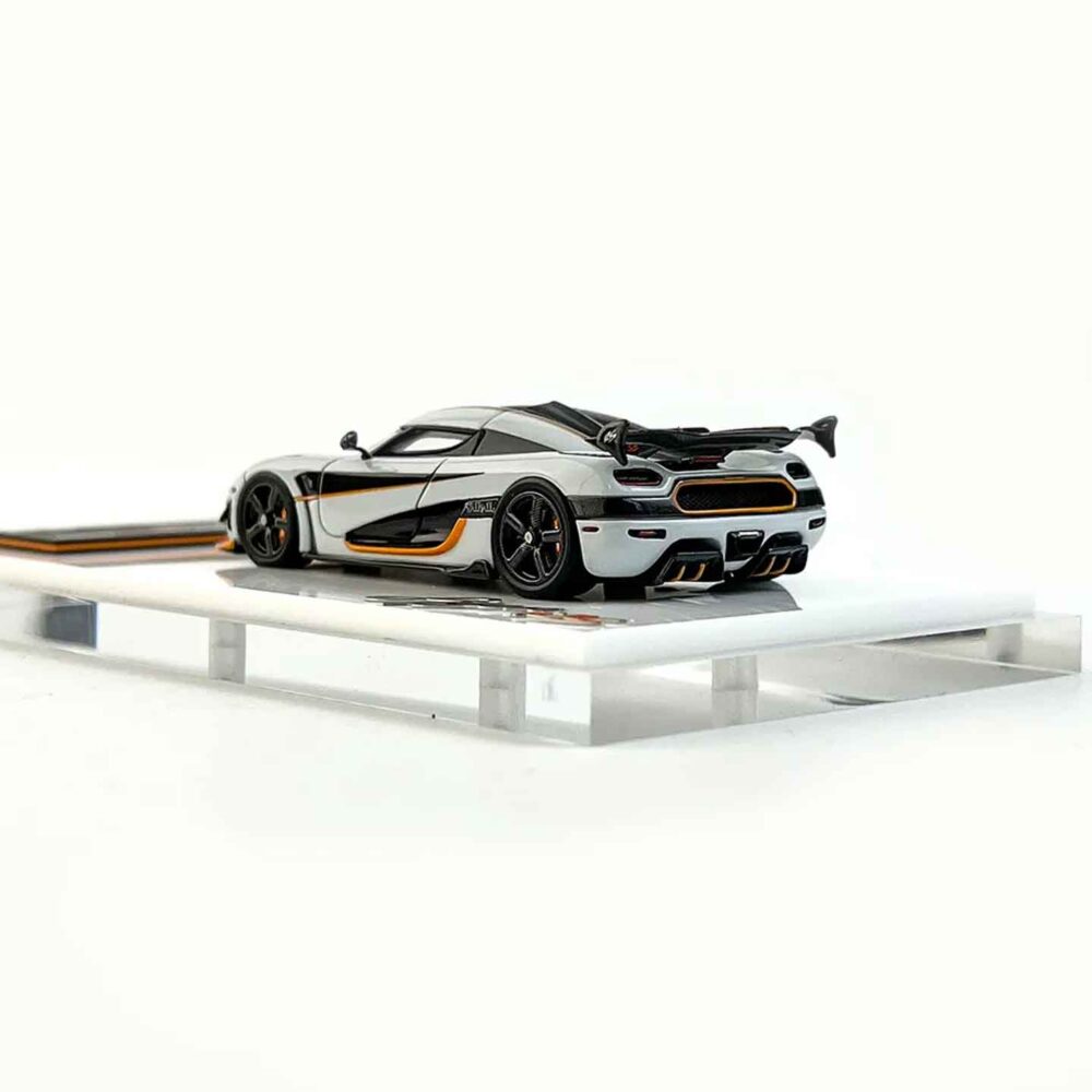 GUOJI 1:64 Koenigsegg Agera RS white resin hypercar model with detailed design