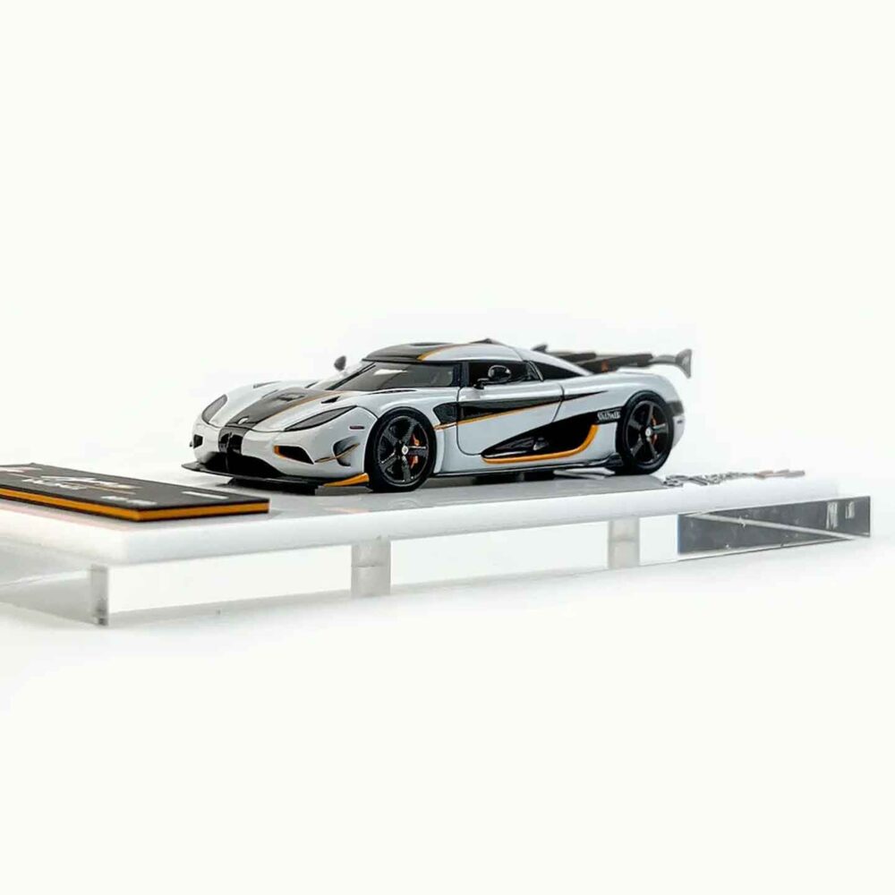 GUOJI 1:64 Koenigsegg Agera RS white resin hypercar model with detailed design