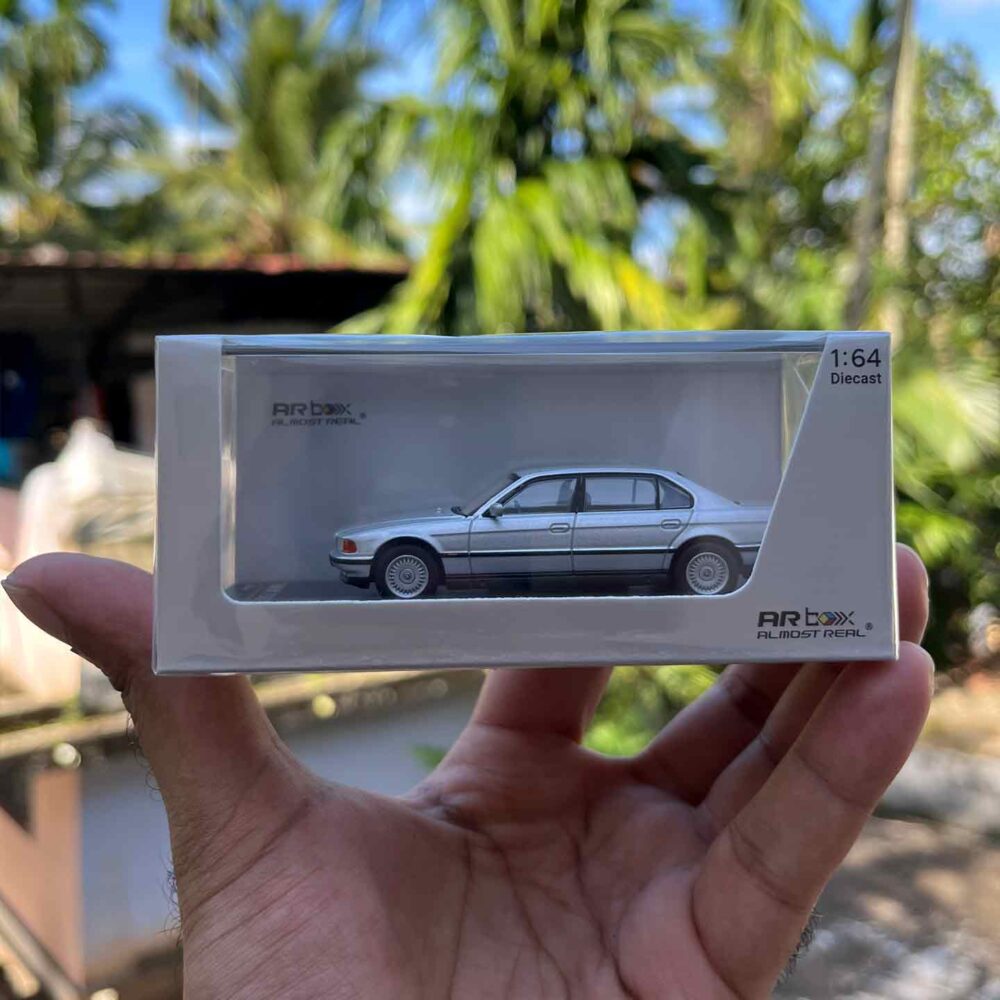 AR Box BMW 750iL E38 1:64 Silver diecast model car