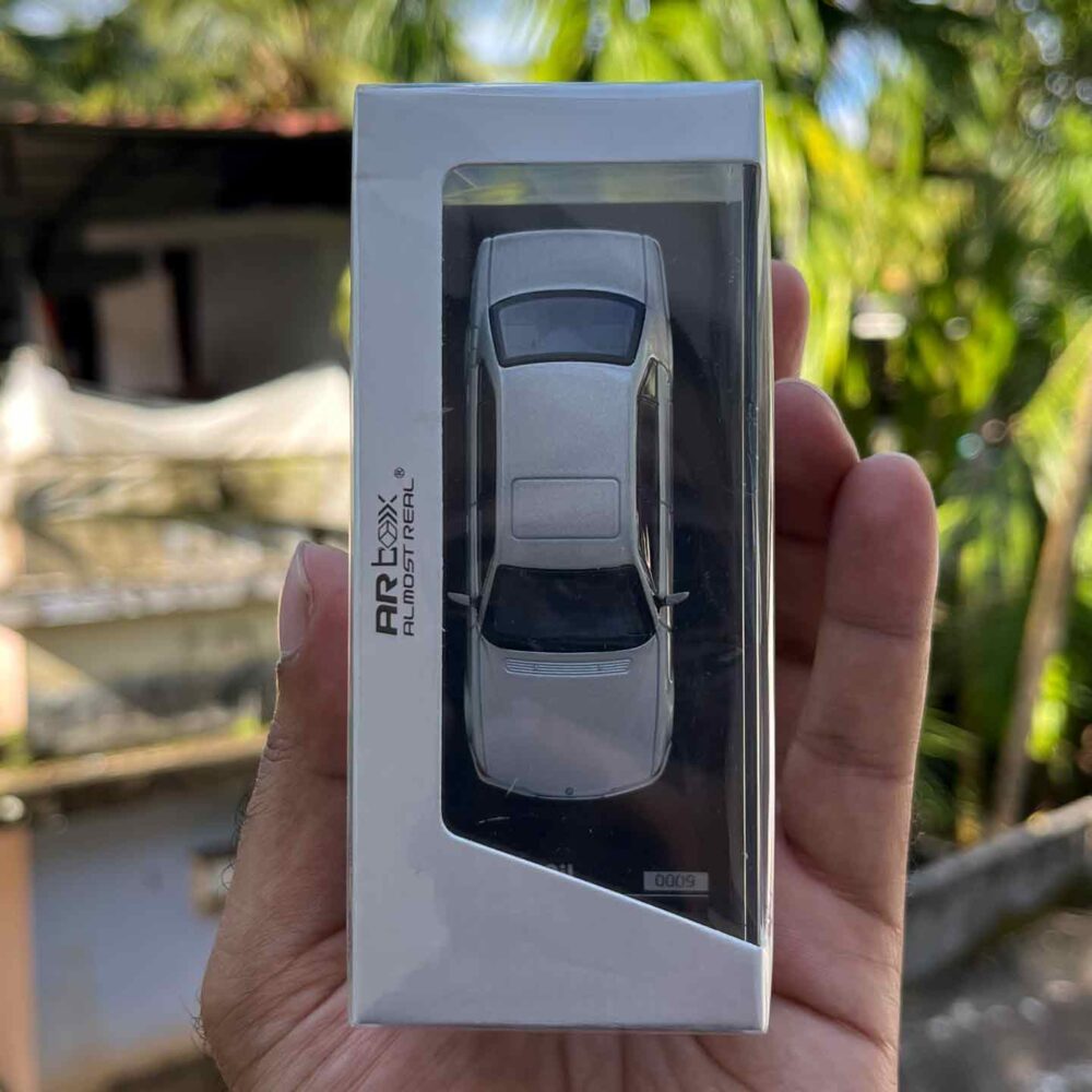 AR Box BMW 750iL E38 1:64 Silver diecast model car