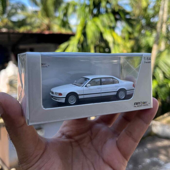 AR Box BMW 750iL E38 1:64 White diecast model car