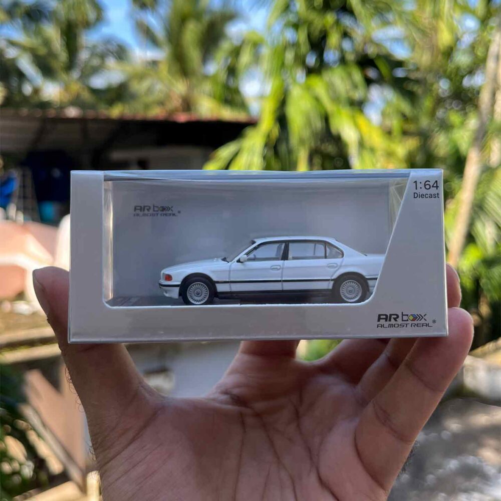 AR Box BMW 750iL E38 1:64 White diecast model car