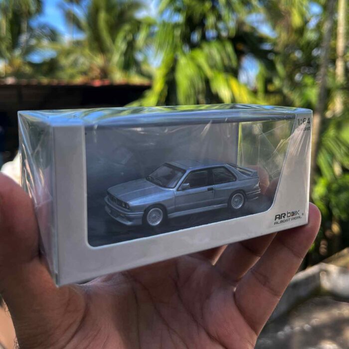 AR Box BMW 750iL E38 1:64 White diecast model car