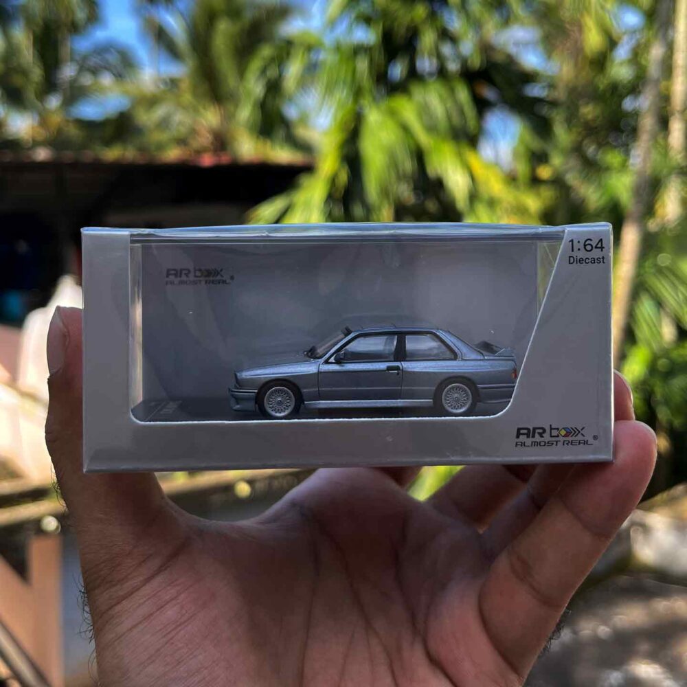 AR Box BMW 750iL E38 1:64 White diecast model car