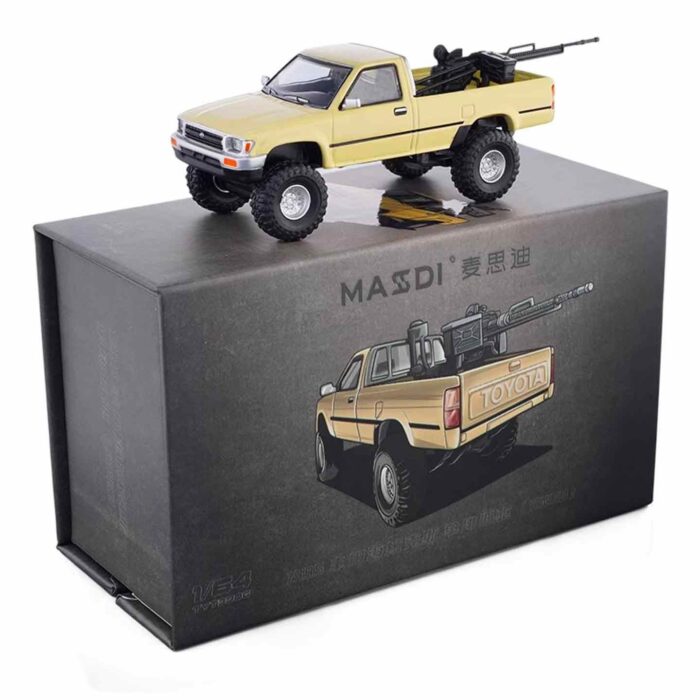 Masdi 1:64 Yellow 1995 Hilux RN80 Pickup Truck diecast model